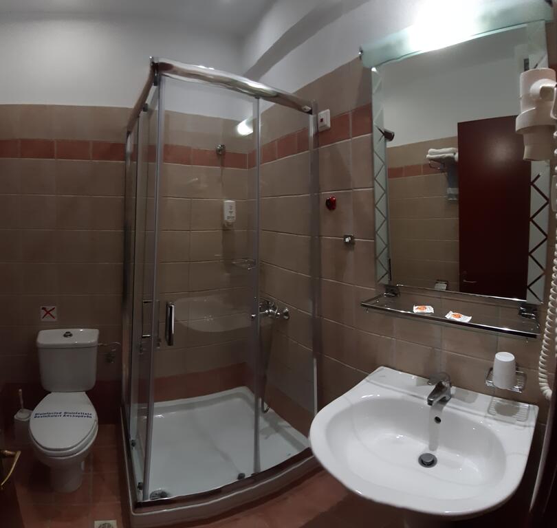 Hotel Aethria bathroom.jpg