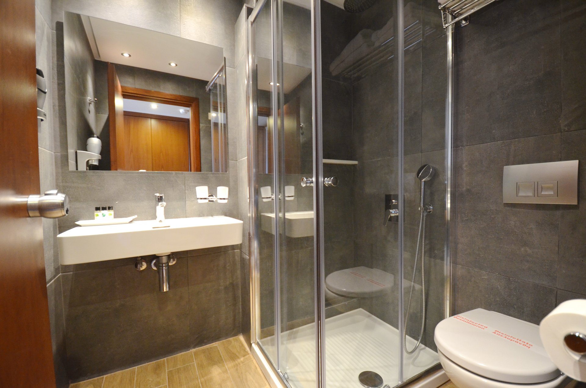 Hotel Evilion _ Stilvi bathroom.jpg