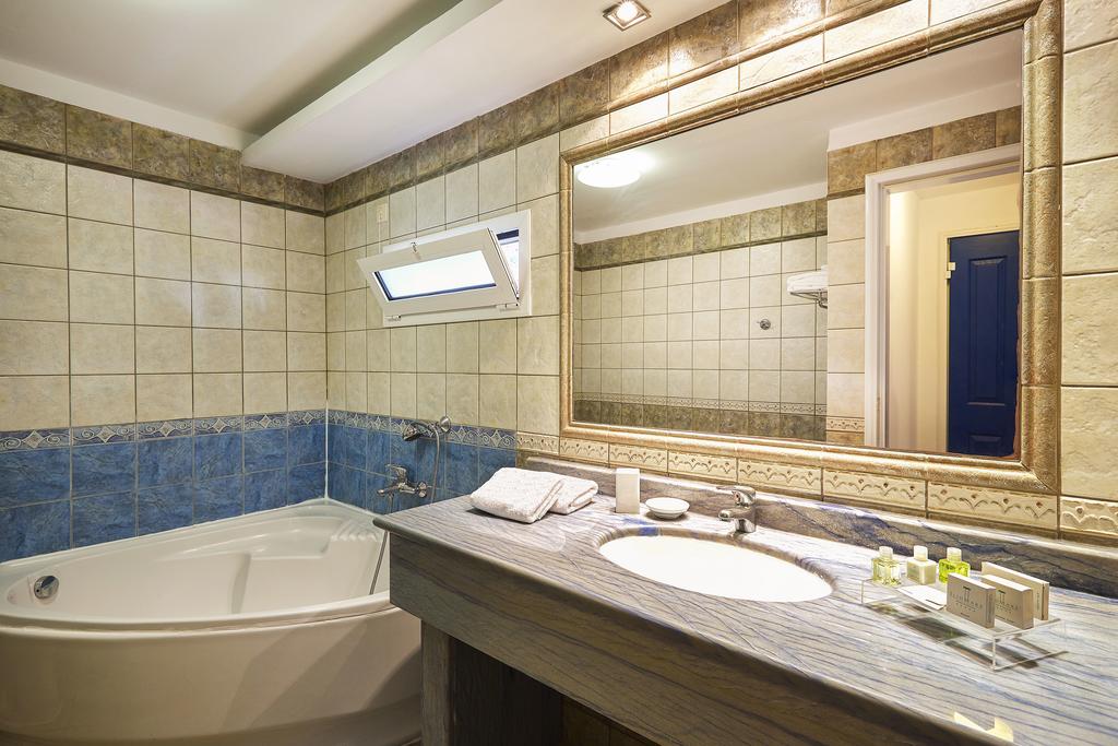 Hotel Ilio Mare batrhroom.jpg