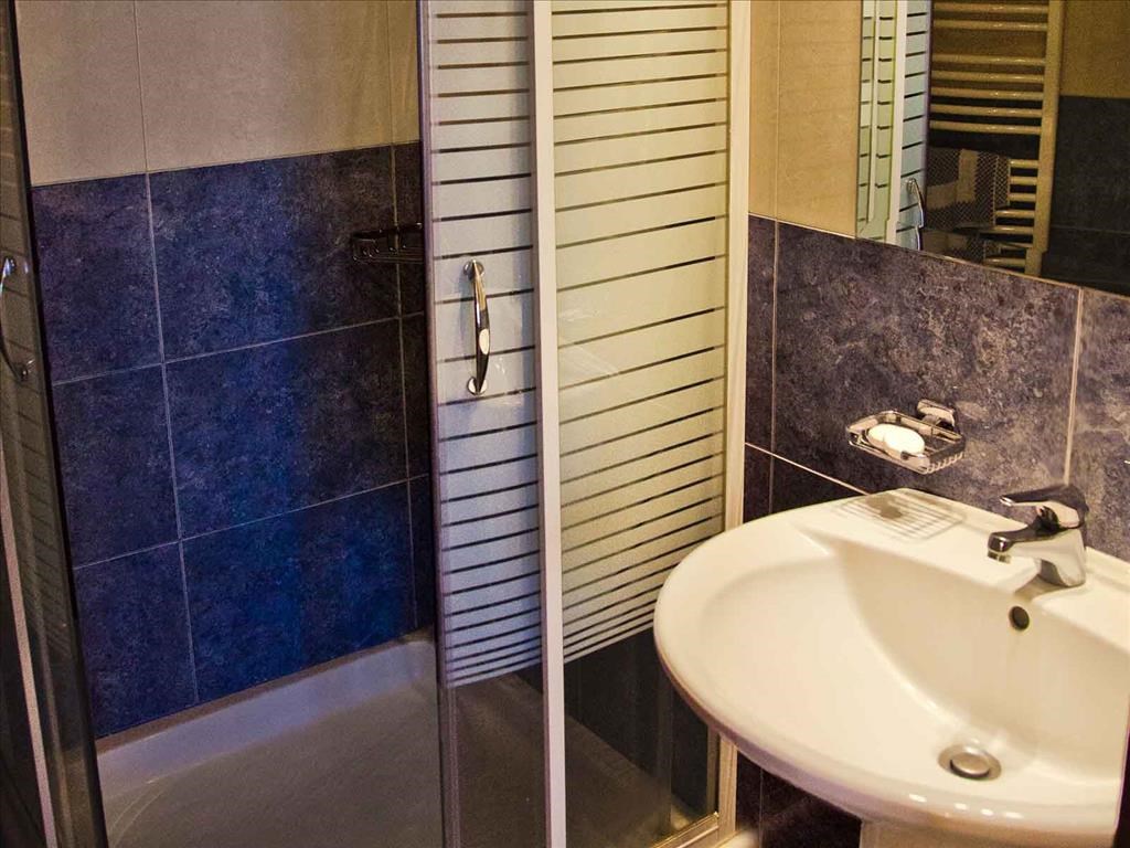 Hotel Imperial bathroom 1.jpeg