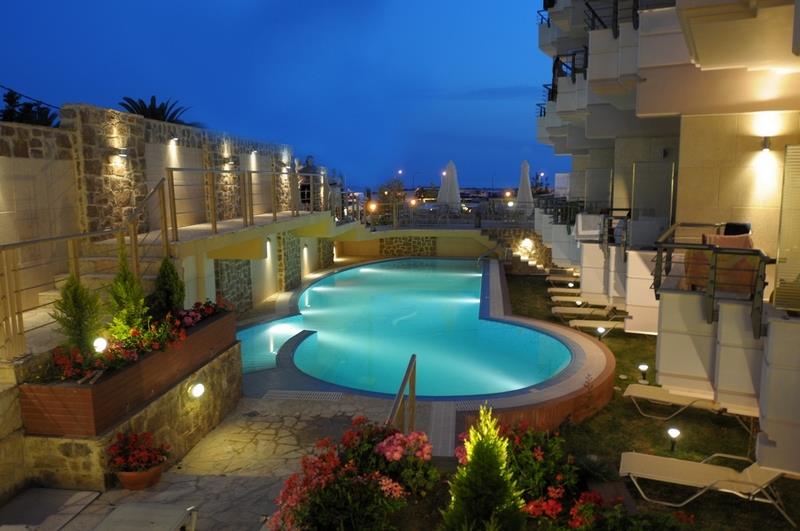 Hotel Imperial pool.jpg
