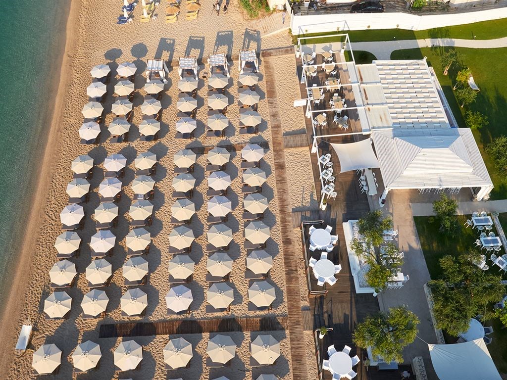 Hotel Lichnos Beach beach bar 1.jpeg