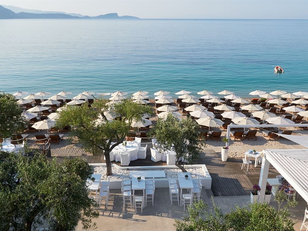 Hotel Lichnos Beach beach bar.jpeg