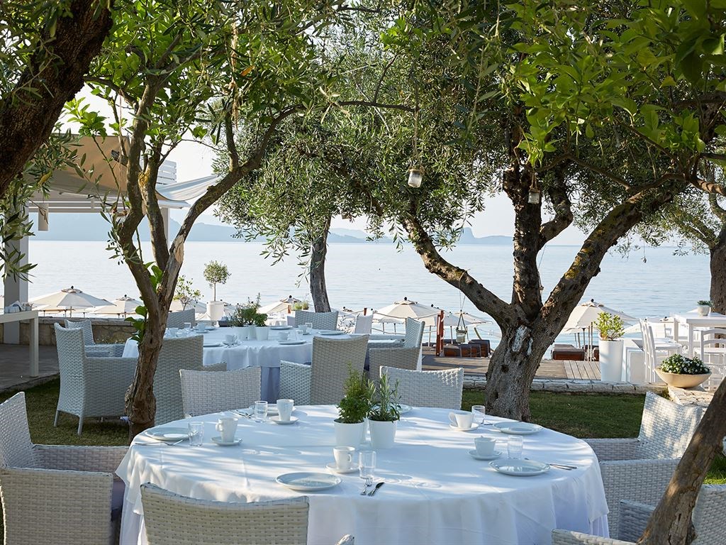 Hotel Lichnos Beach restaurant 1.jpeg