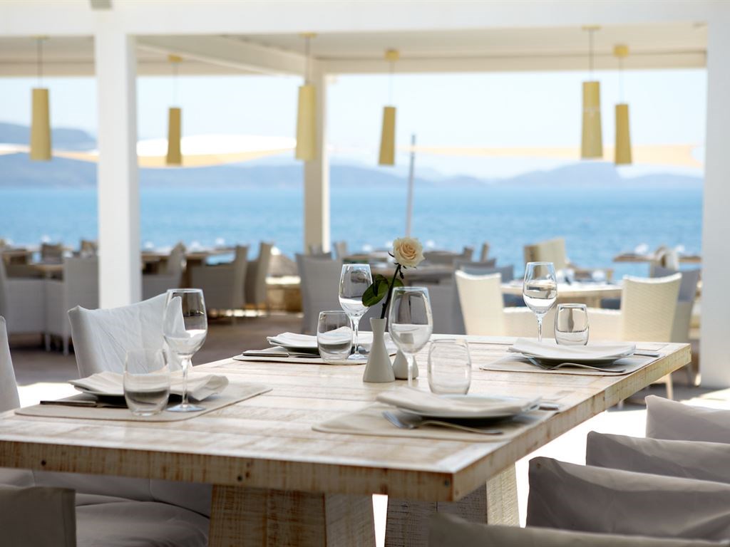 Hotel Lichnos Beach restaurant.jpeg