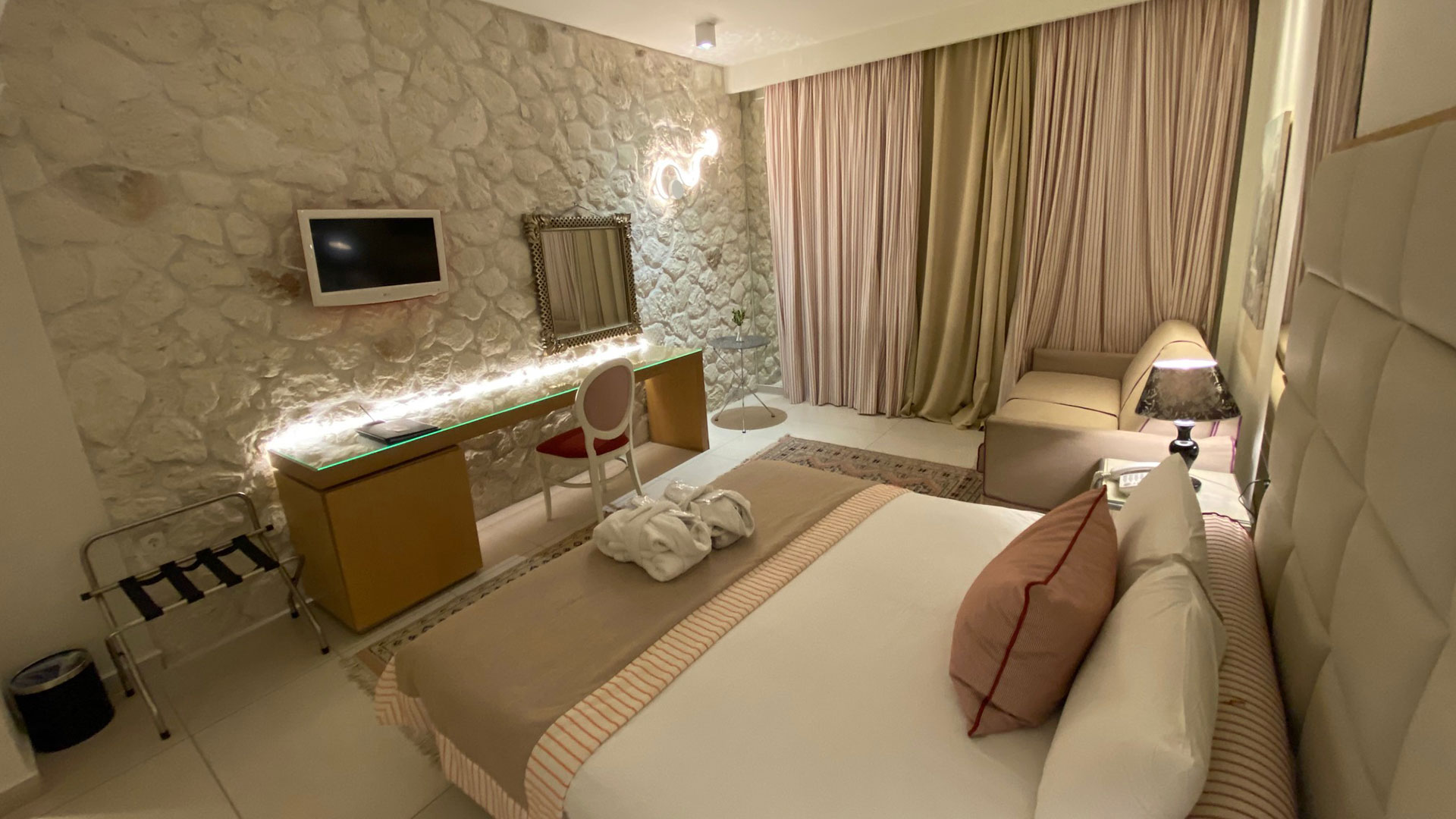 Hotel Litohoro Olympus Resort Villas _ Spa classic room 1.jpg