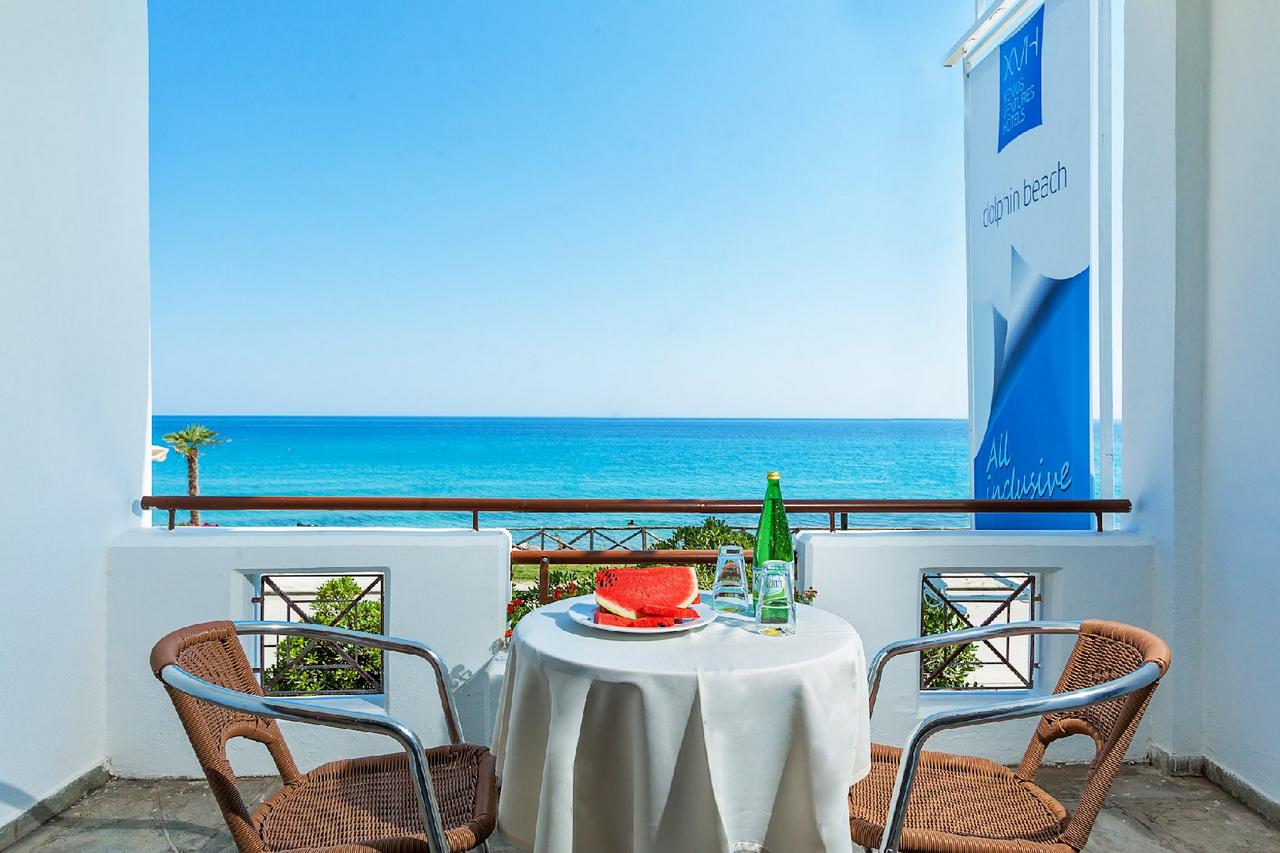 Hotel Xenios Dolphin Beach standard room sea view terasa.jpg