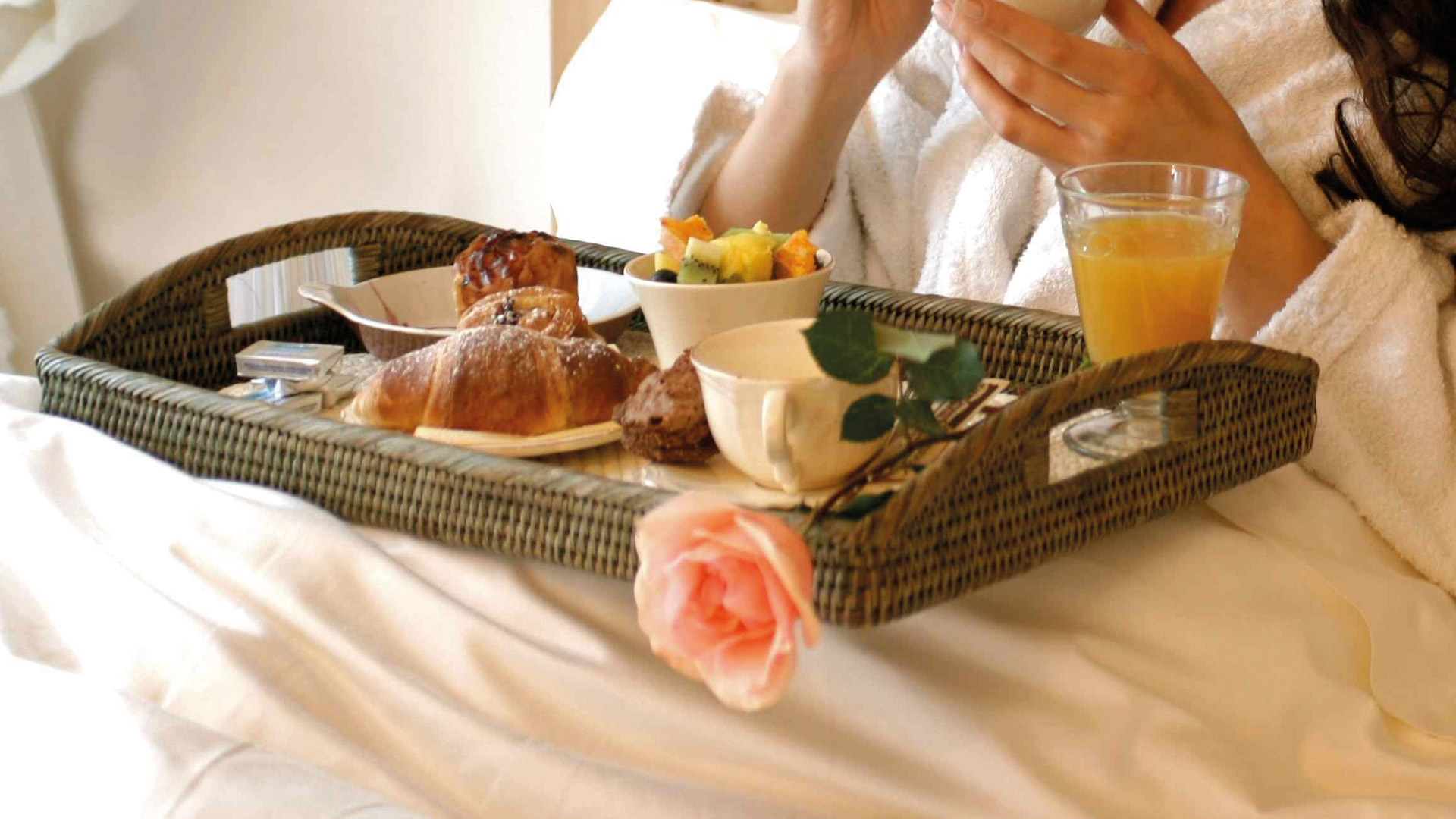Astir Notos hotel - doručak u krevetu.jpg