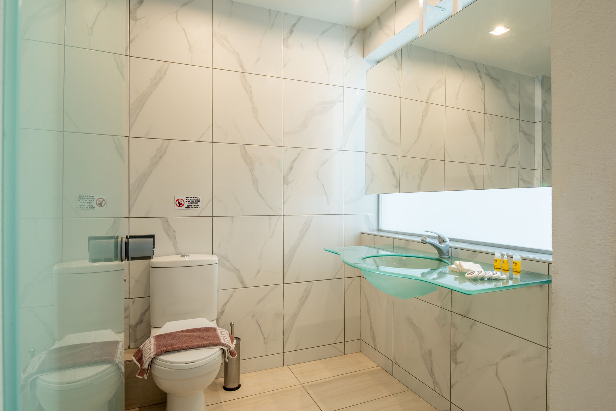 Toroni Blu Sea hotel - Family soba - kupatilo.jpg