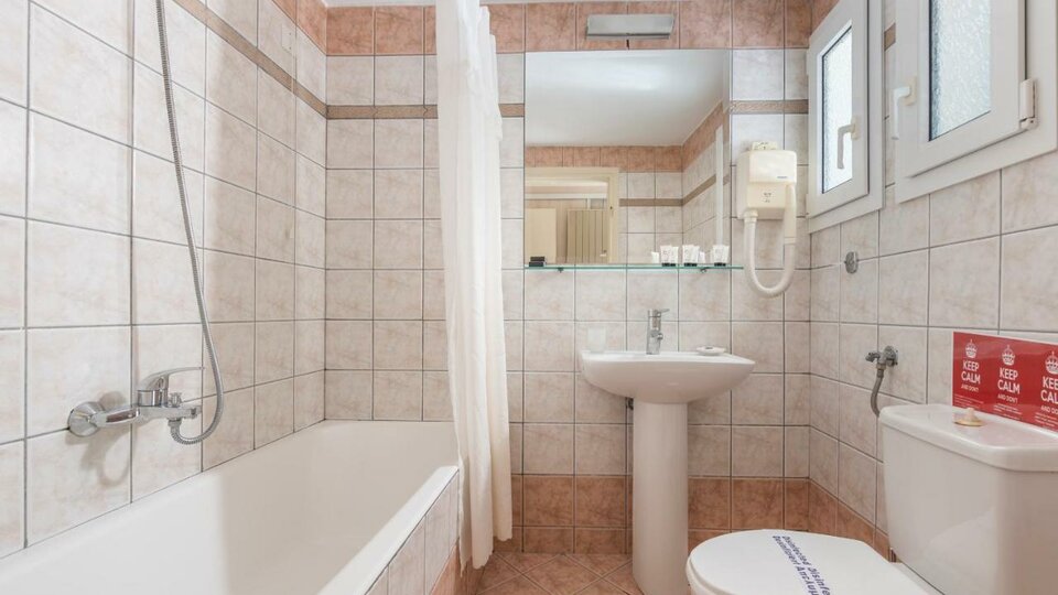 Tosca Beach hotel kupatilo.jpg