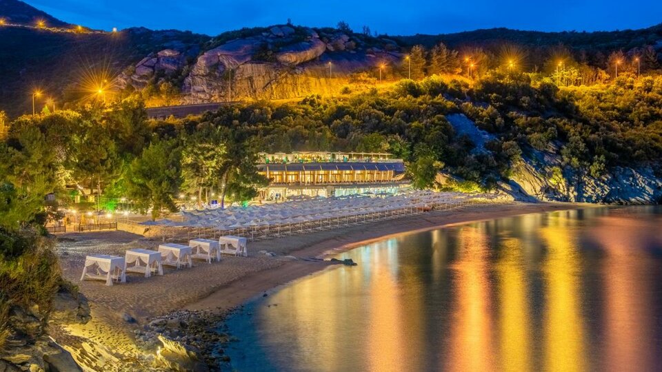 Tosca beach Kavala.jpg