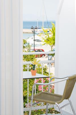 Alkyon hotel - pogled na balkon.jpg