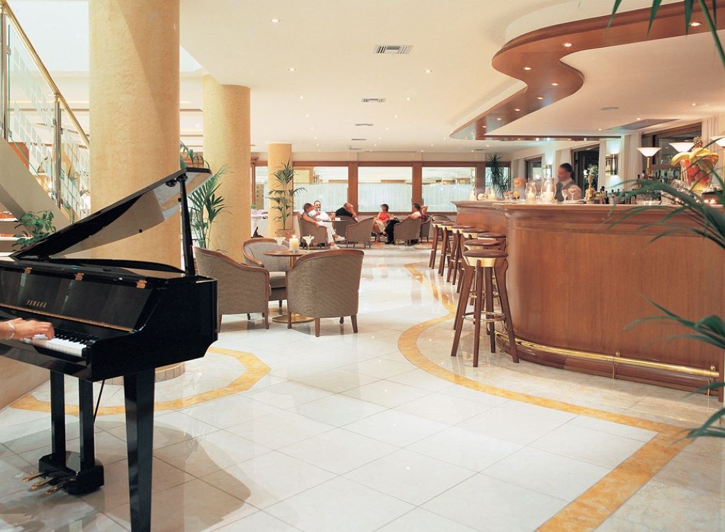 Aegean Melathron Hotel-Piano bar.jpg