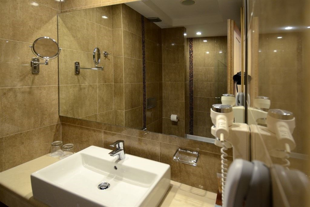 Danai Hotel _ Spa bathroom.jpeg