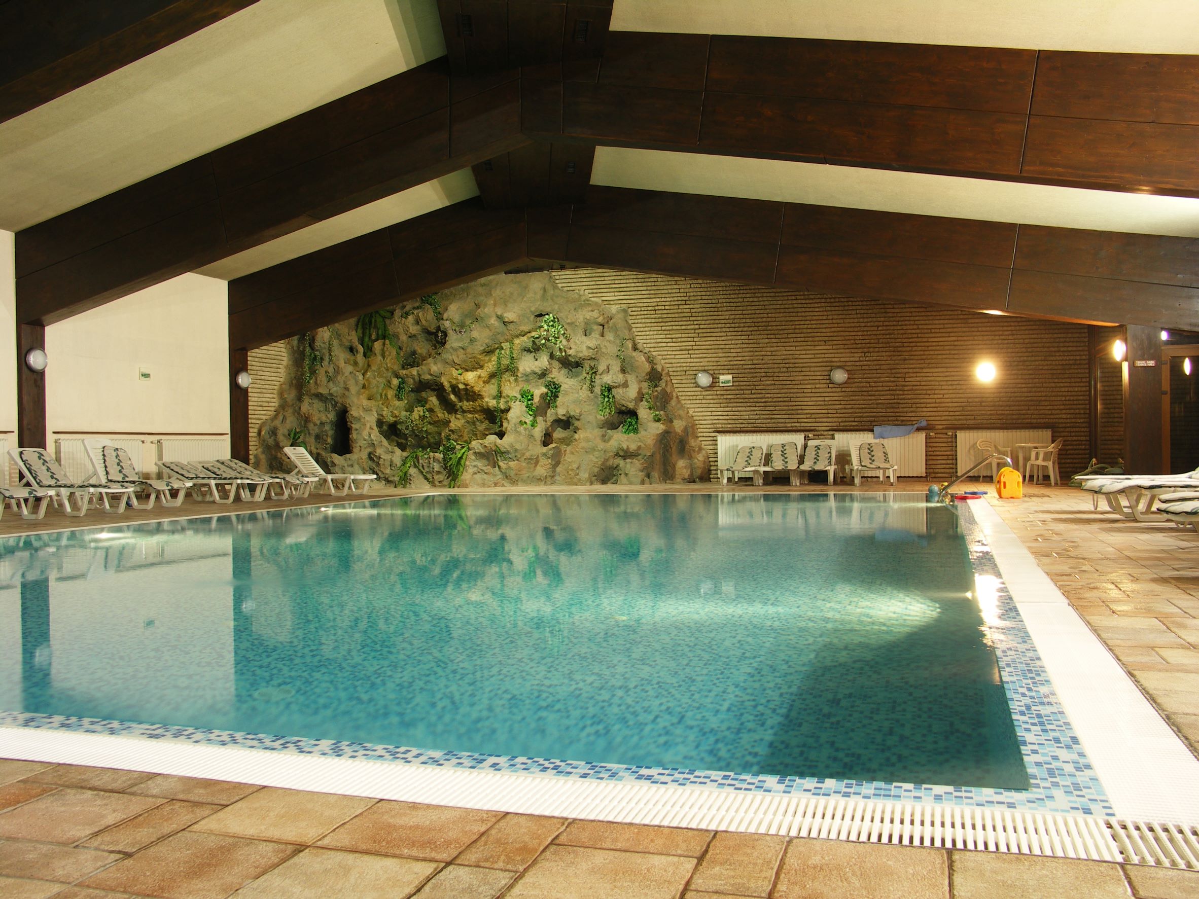 Hotel Pirin-Unutrasnji bazen.jfif