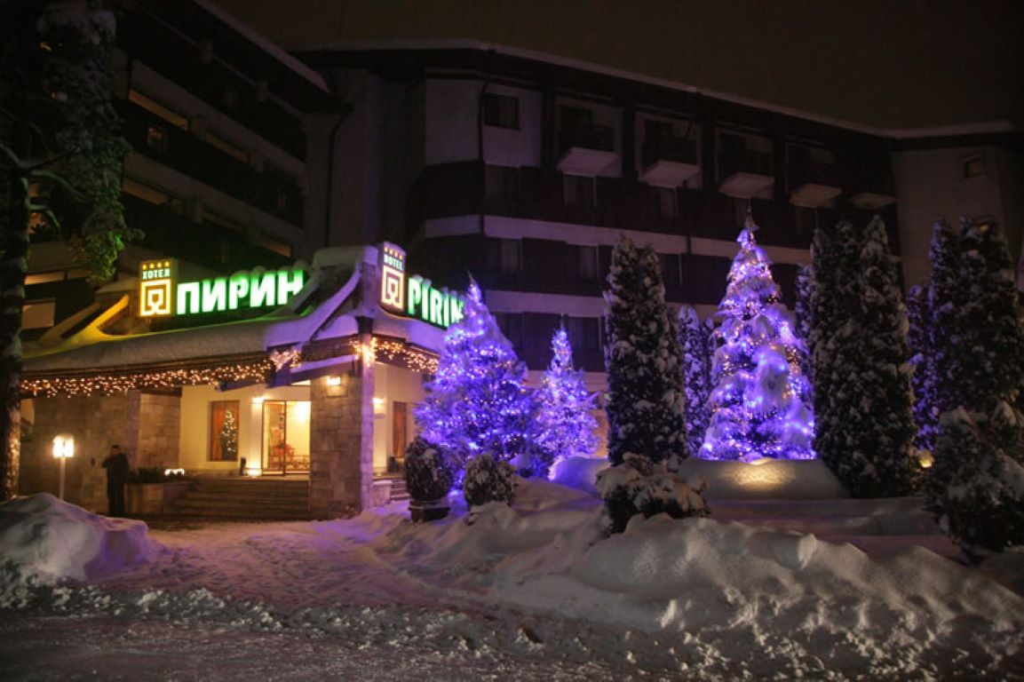 Pirin Hotel-nocna fasada.jpg