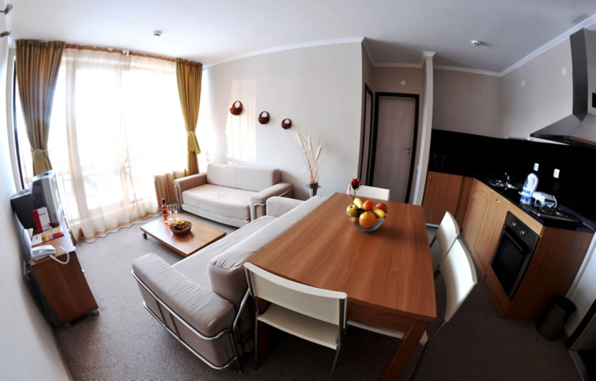 Hotel Snezhanka-Apartman dnevna soba.jpg