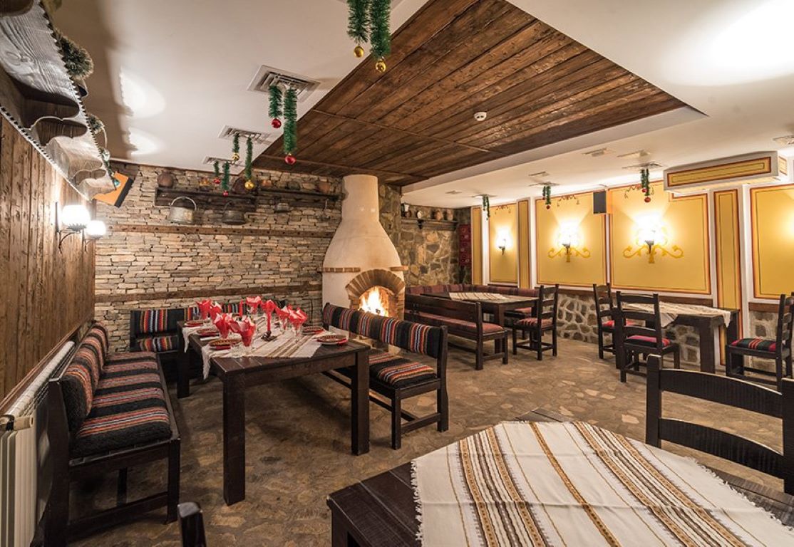 Iceberg Hotel Bansko-Taverna.jpg