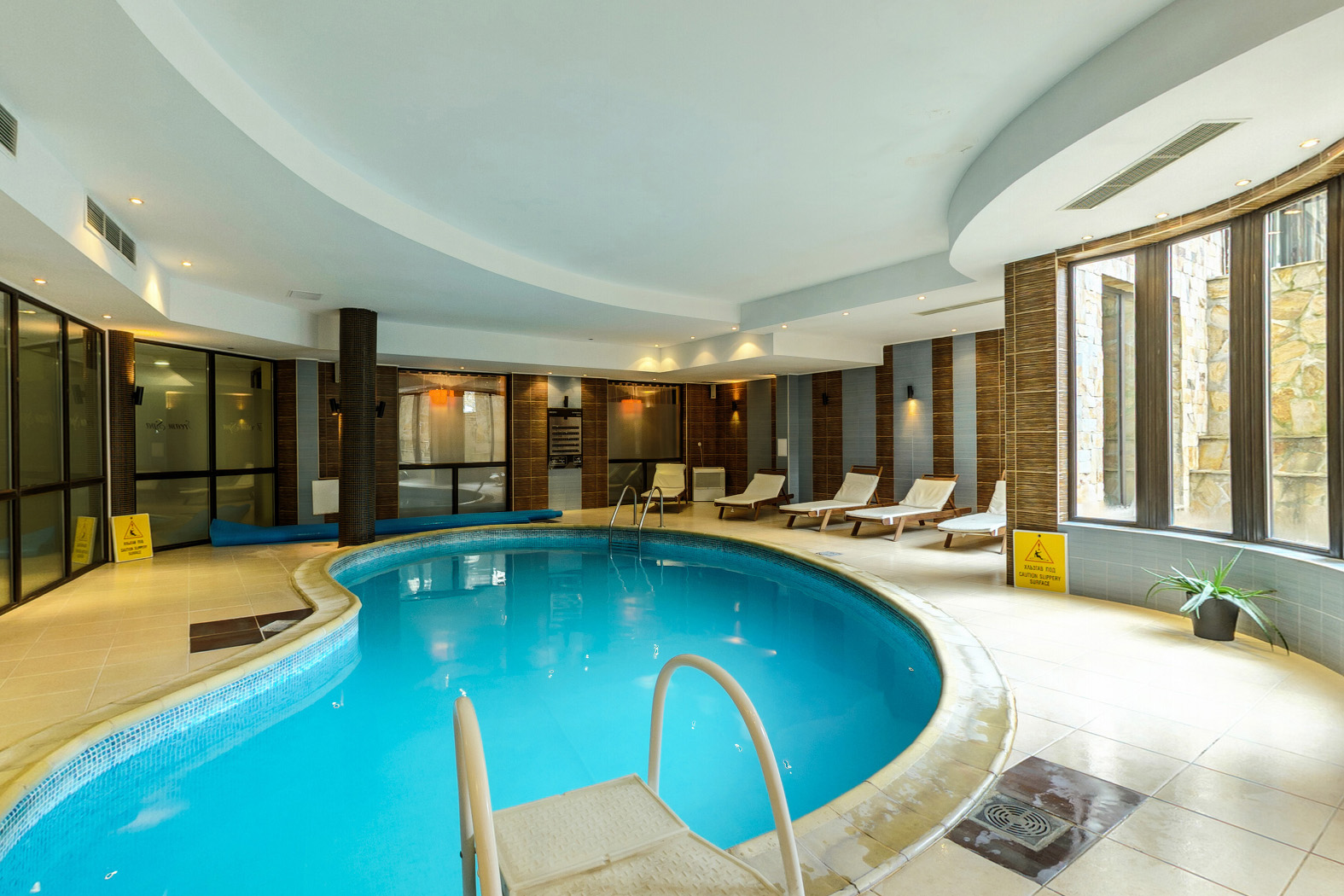 Hotel Dream-Unutrasnji bazen.jpg