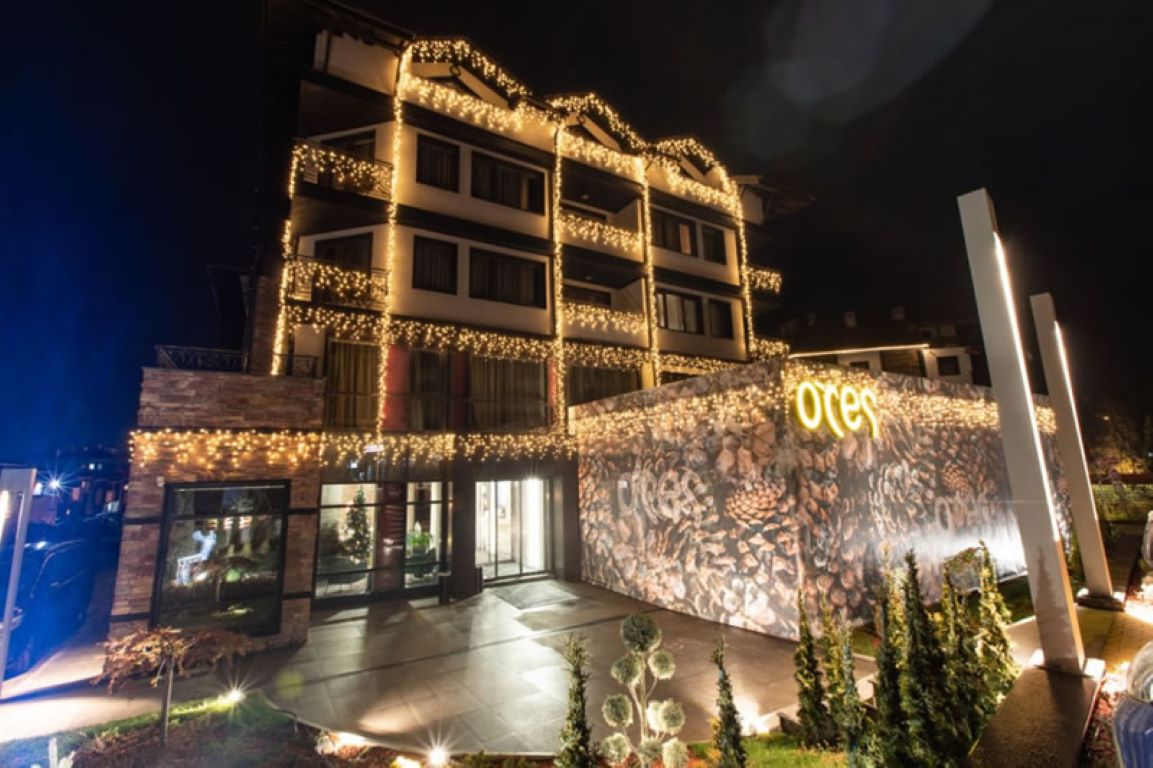 Ores Hotel-Izgled noću.jpg