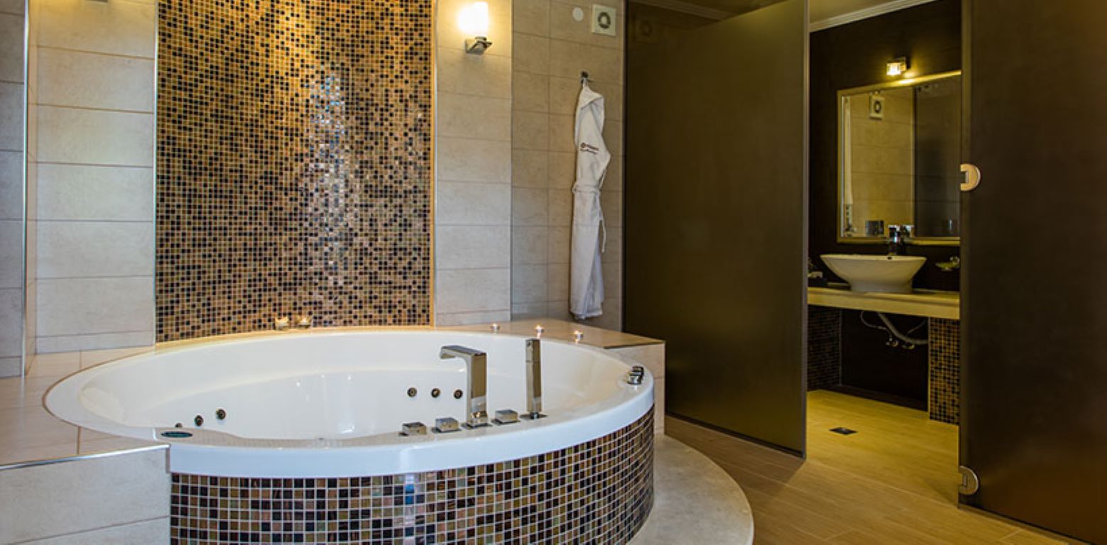 Premier luxury Resort - Honeymoon suite kupatilo.jpg