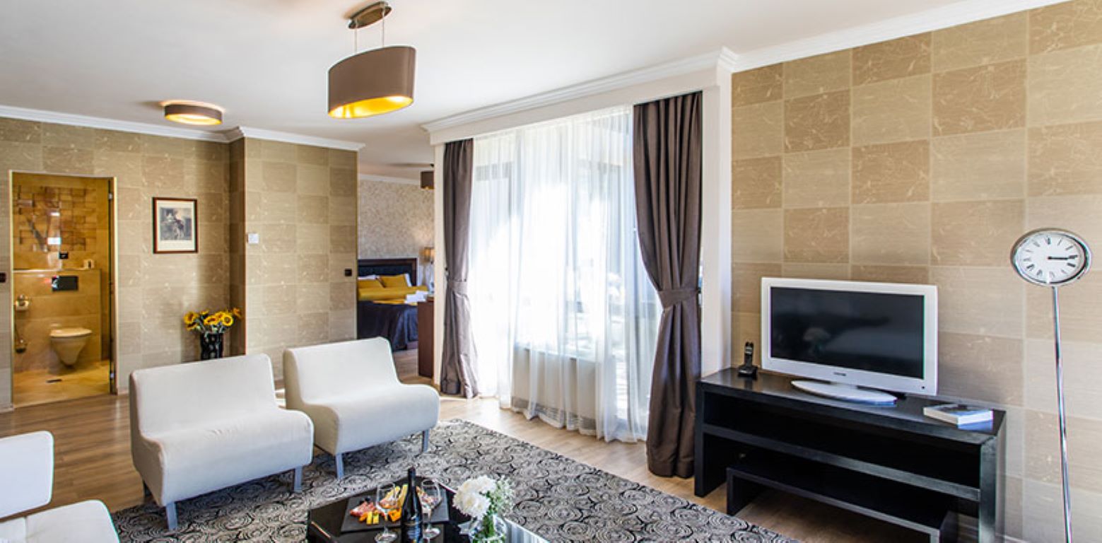 Premier luxury Resort - Pirin suite - dnevna soba.jpg