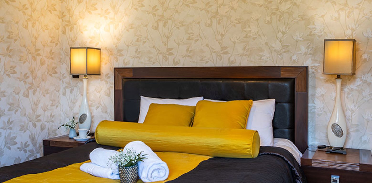 Premier luxury Resort - Pirin suite - francuski ležaj.jpg