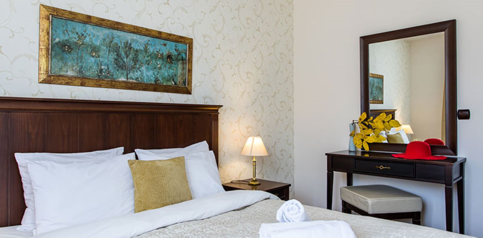 Premier luxury Resort - superior suite - francuski ležaj.jpg