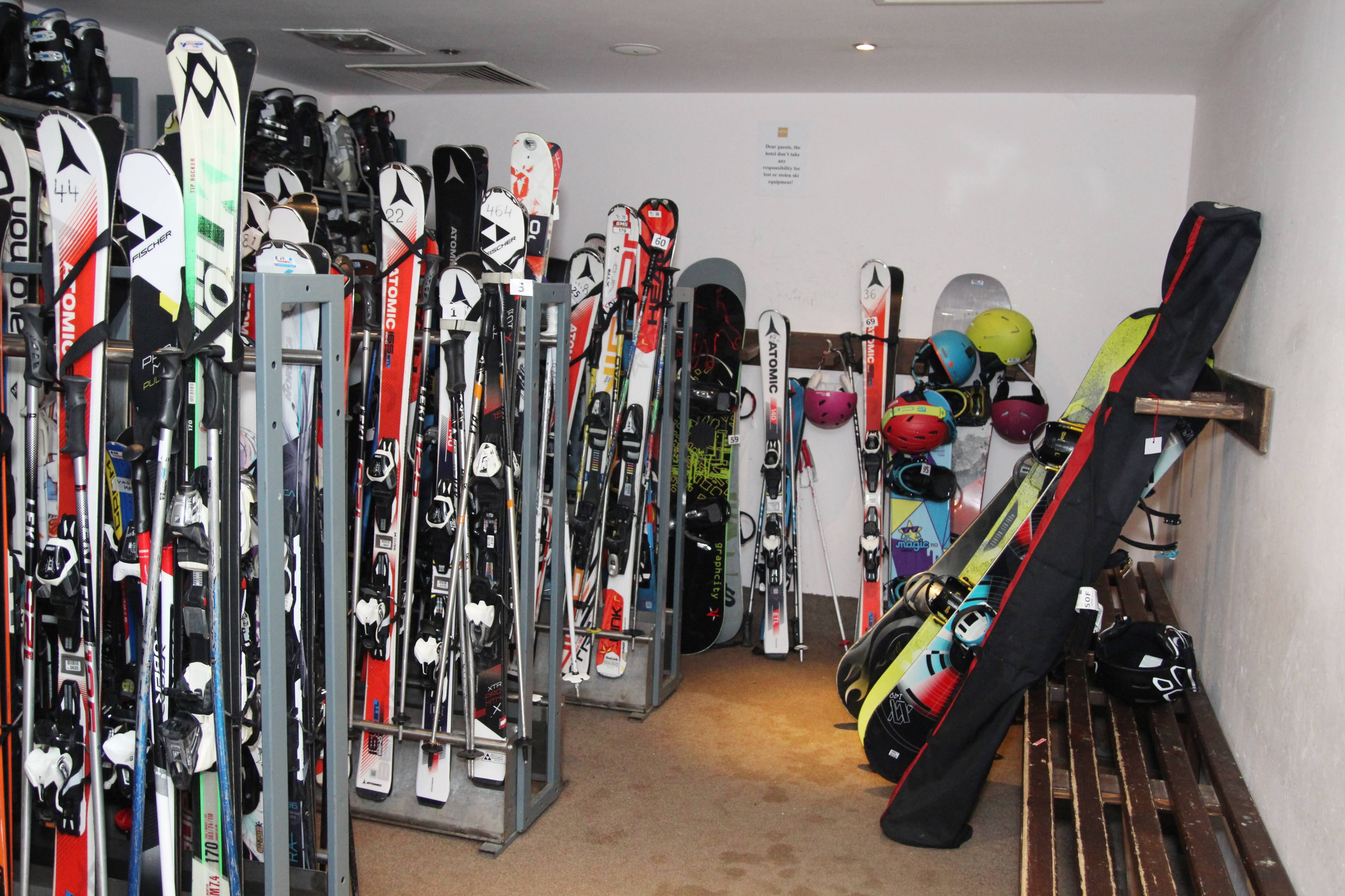 MPM Hotel Sport - Skladište za ski opremu.jpg