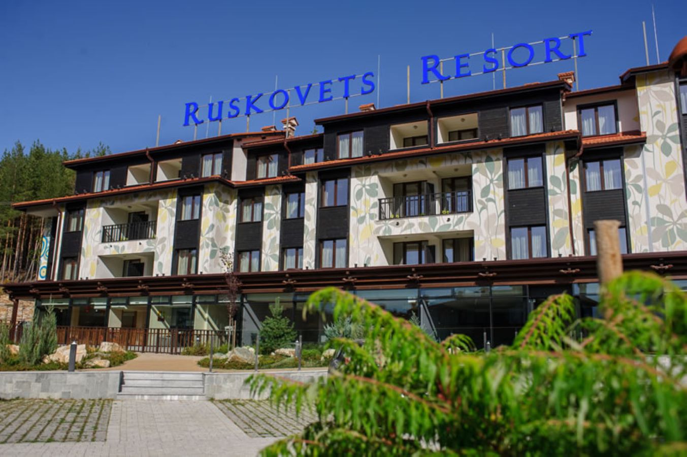 Ruskovets Resort - ulaz u hotel.jpg