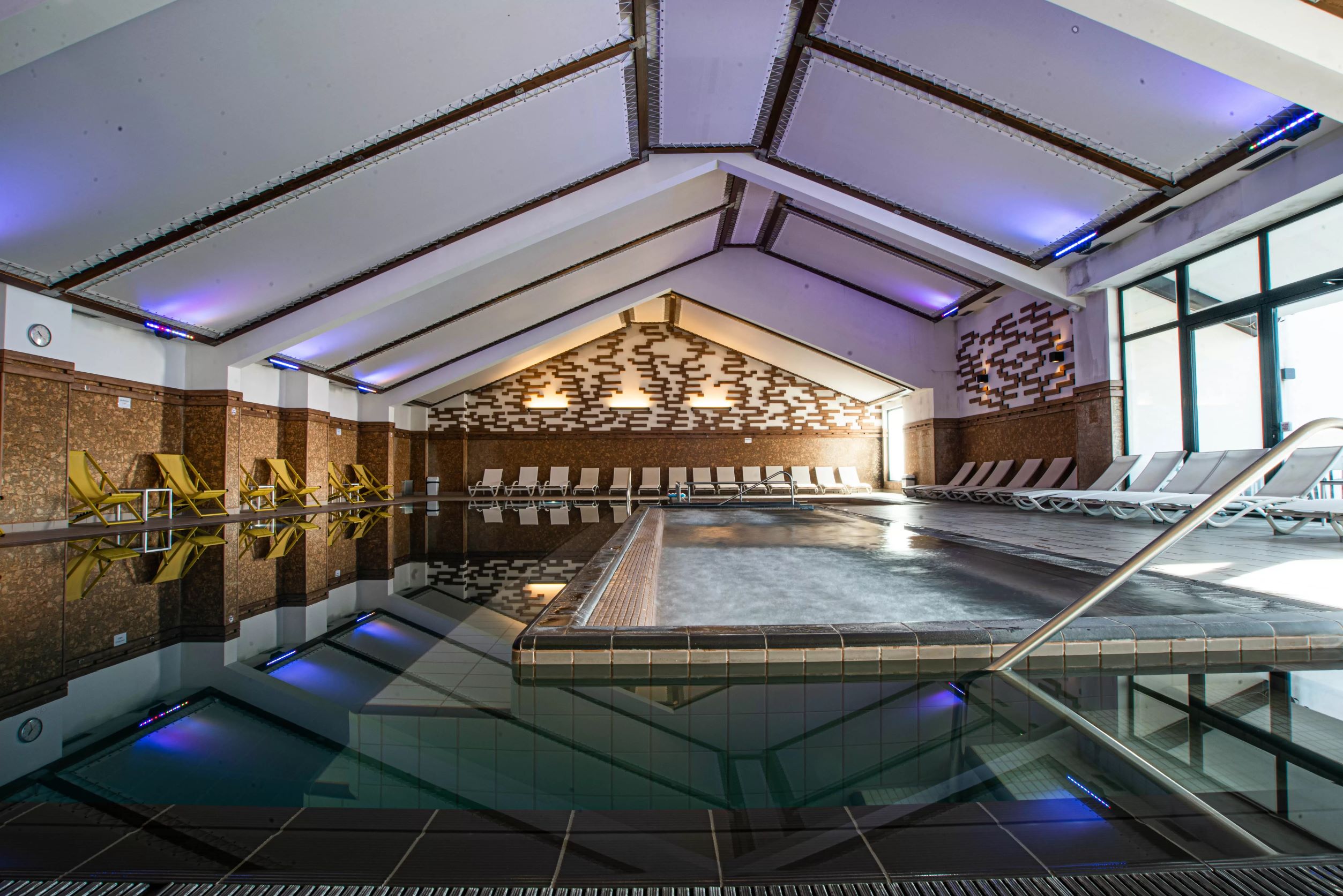 Ruskovets Resort Hotel-Unutrasnji bazen.jpg