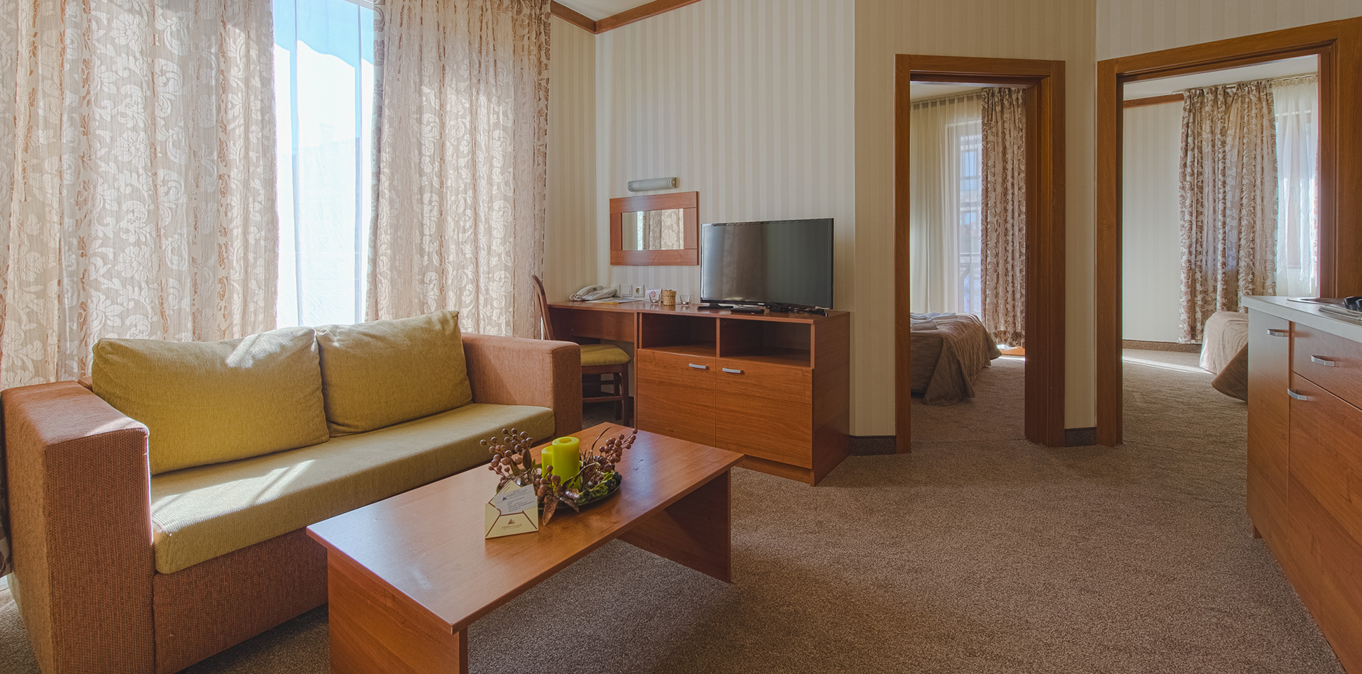 Vihren Palace Hotel-Dvosoban suite.jpg