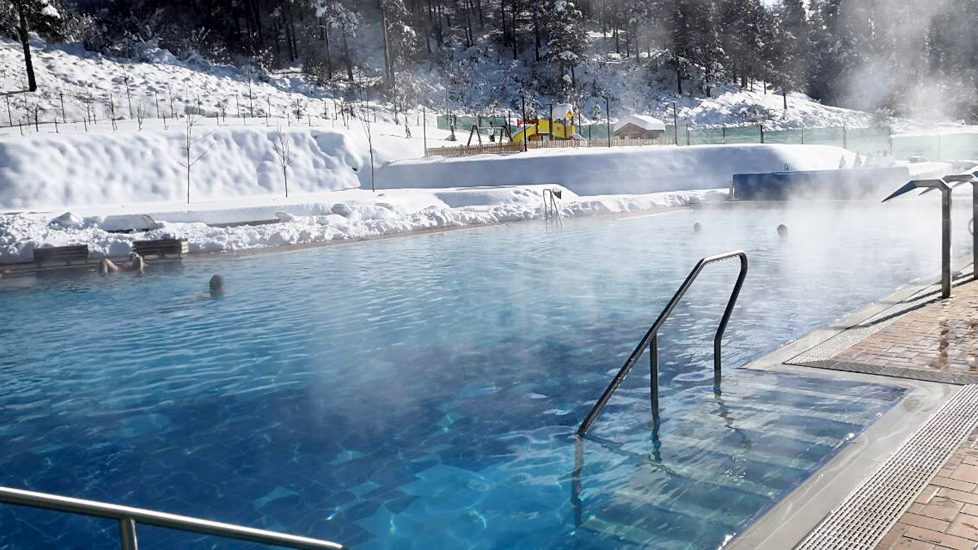 Hot Springs Medical & Spa-Spoljni bazen zima.jpg