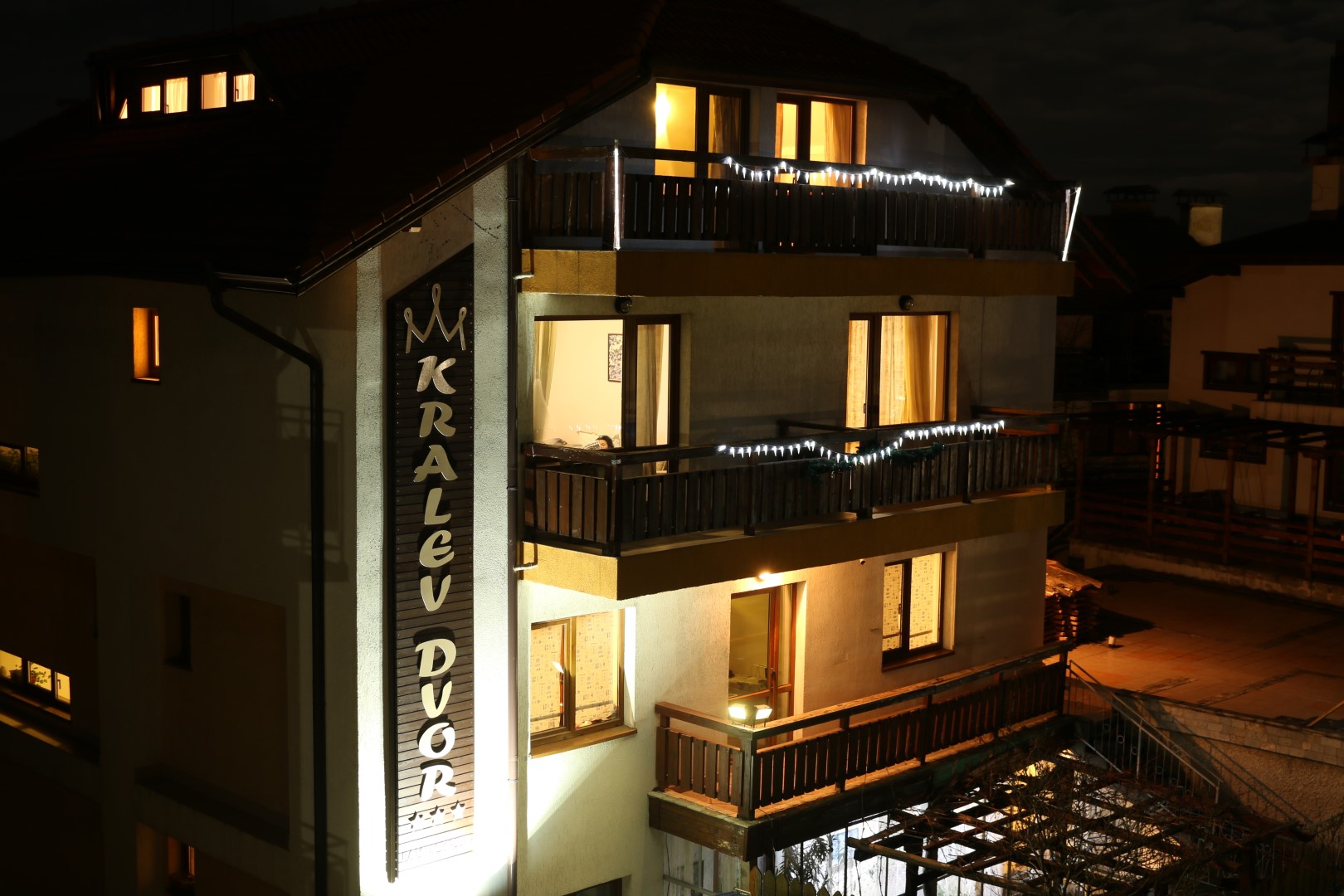 Hotel Kralev Dvor-Izgled nocu.jpg