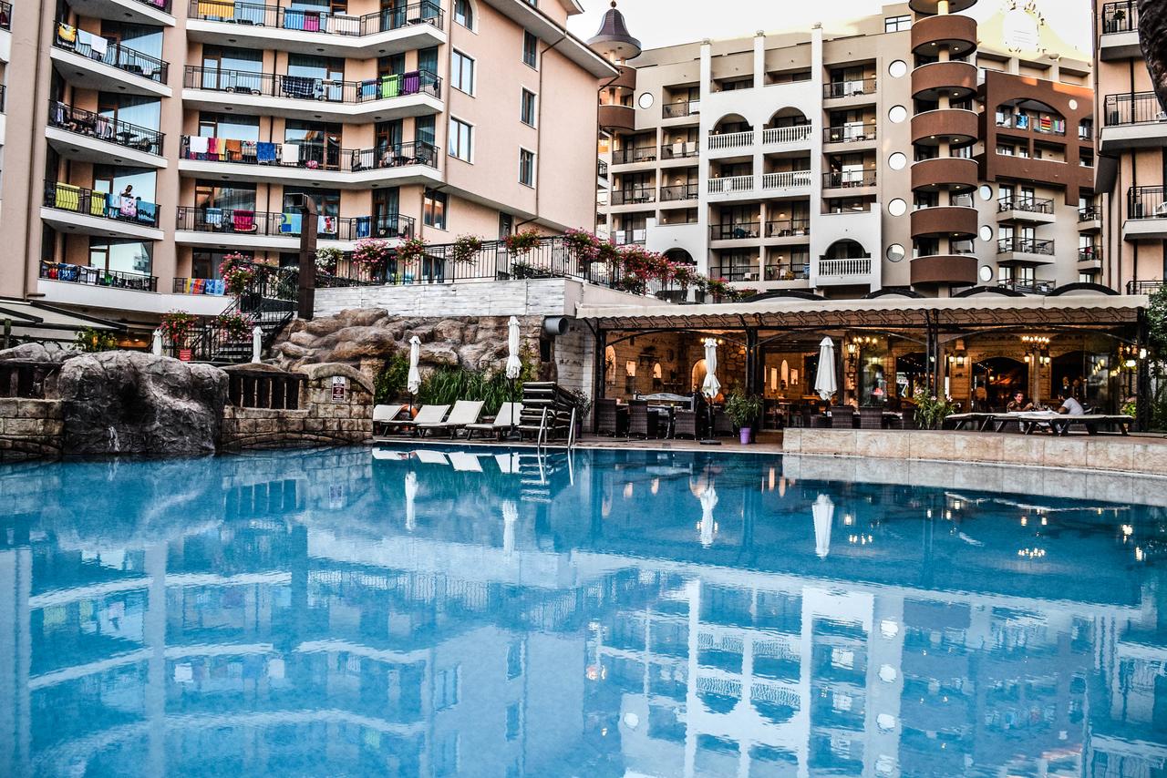 Hotel Karolina-Bar na bazenu.jpg