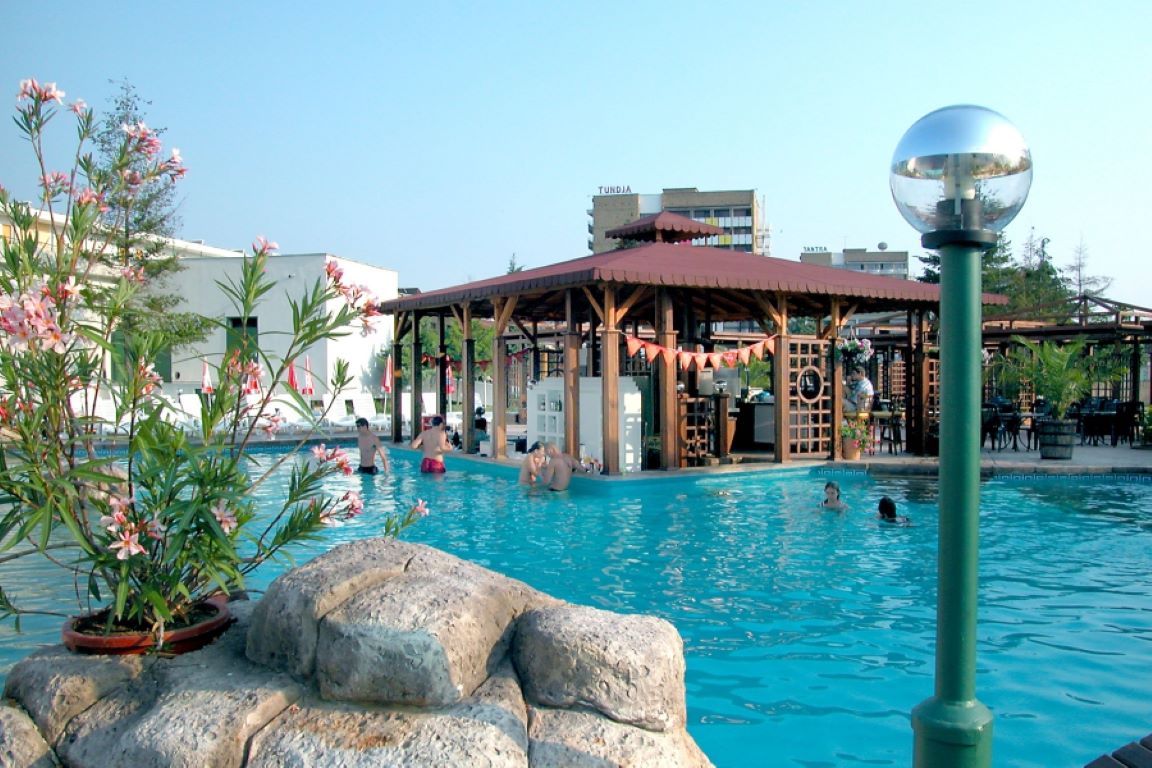 Hotel Trakia-Bar na bazenu.jpg