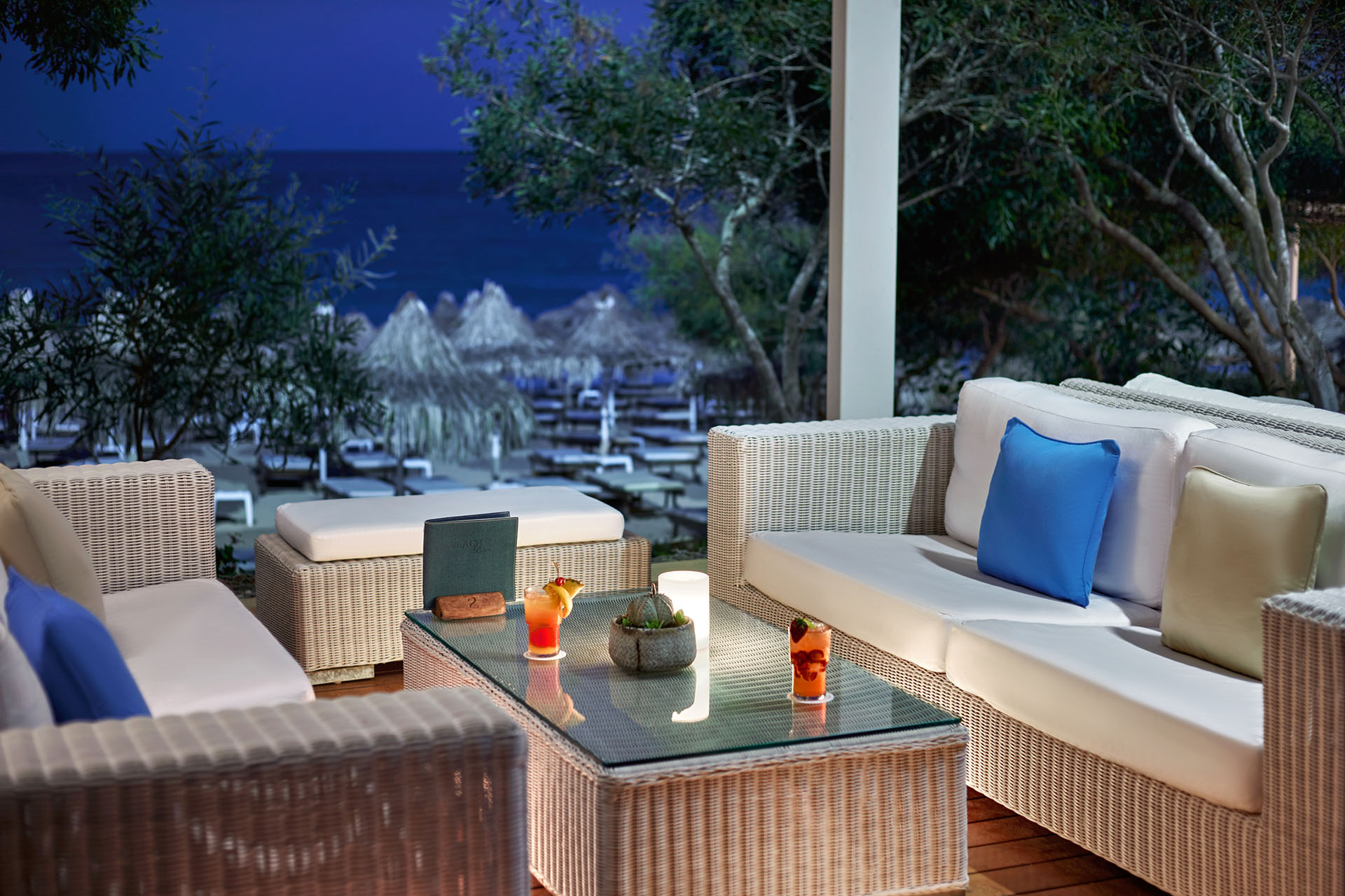 Grecian Bay-Bar na plazi.jpg