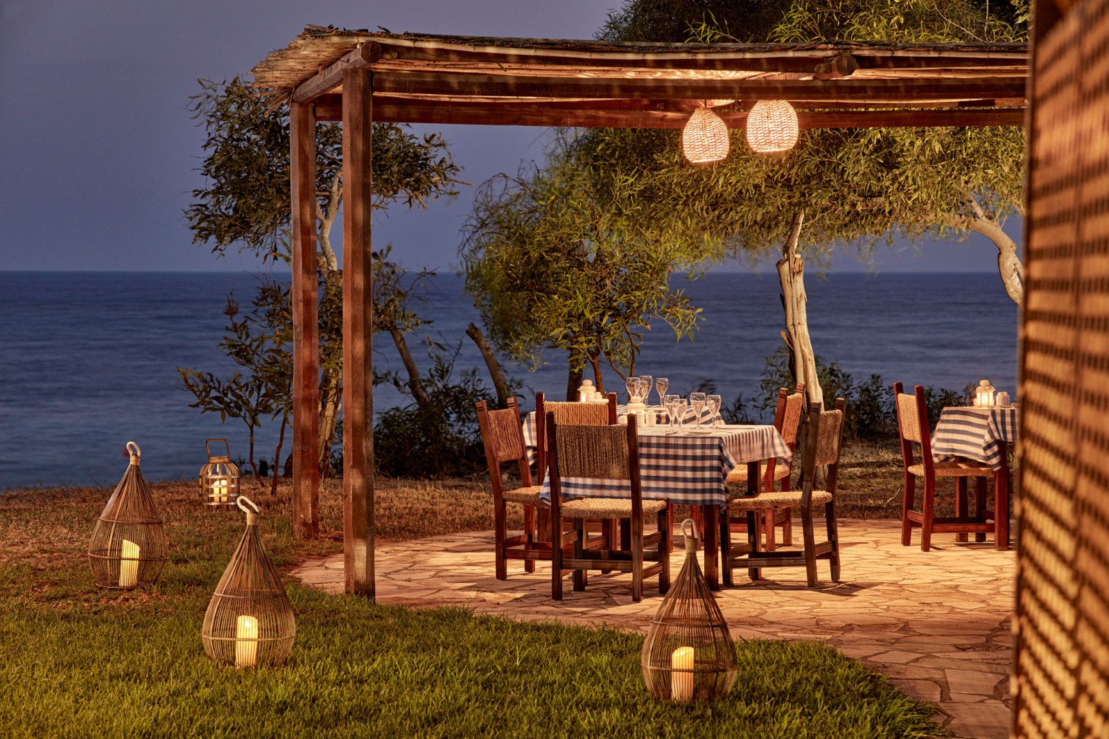 Grecian bay Hotel-Restoran na plazi.jpg