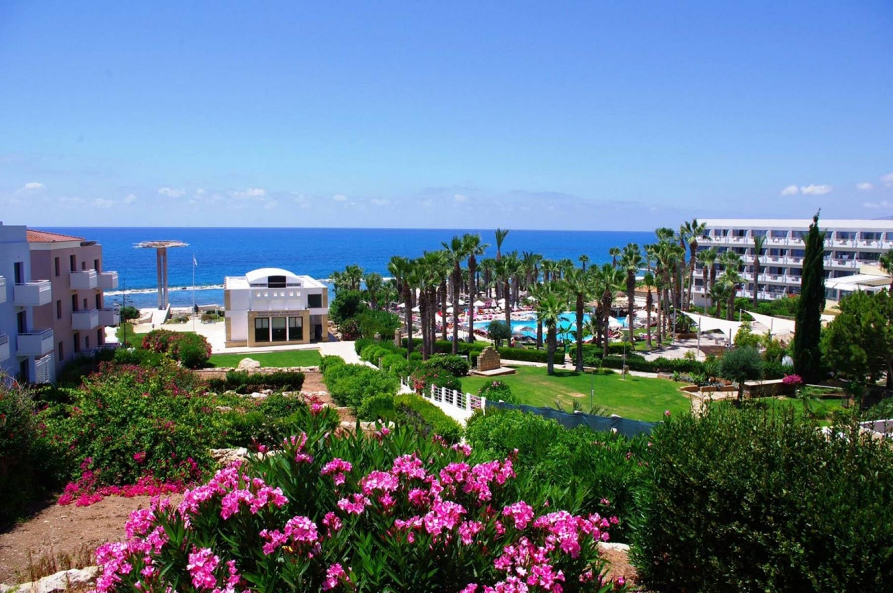 St. George Beach Hotel & Spa Resort-Panorama hotela.jpg