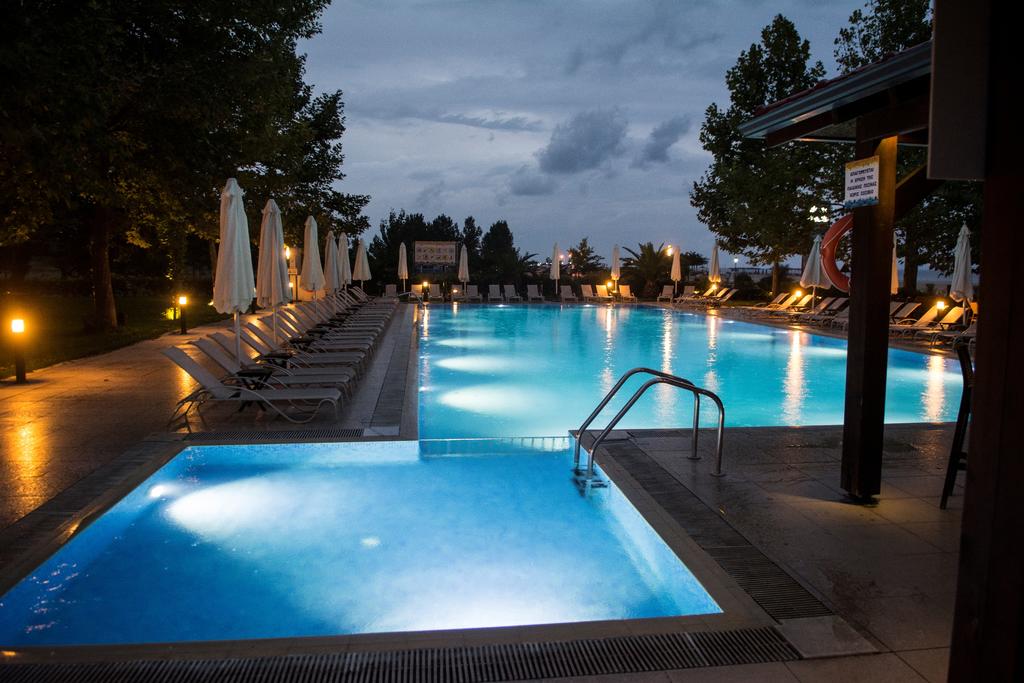 Hotel Giannoulis pool 2.jpg
