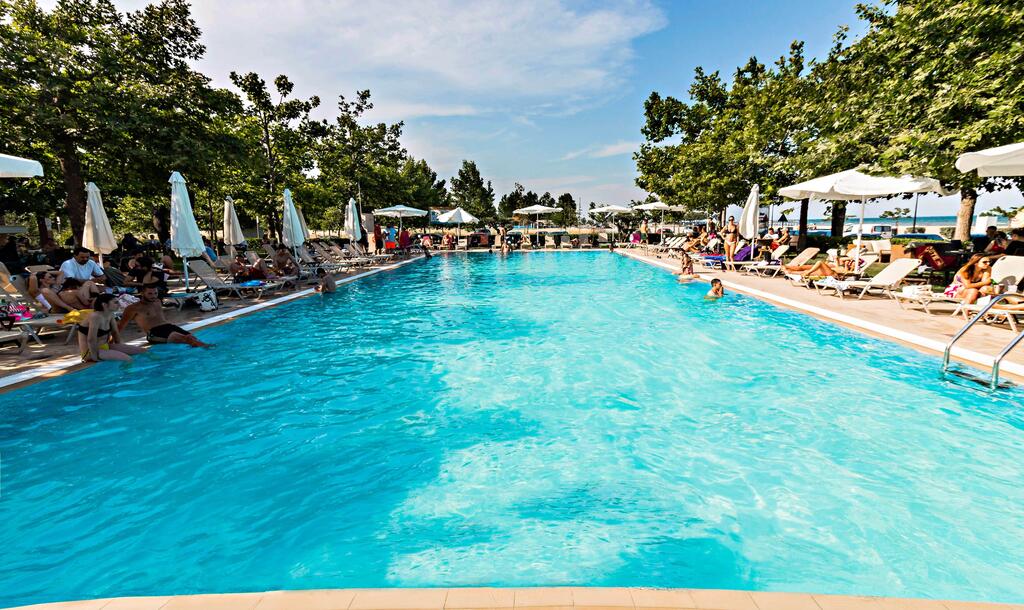 Hotel Giannoulis pool.jpg