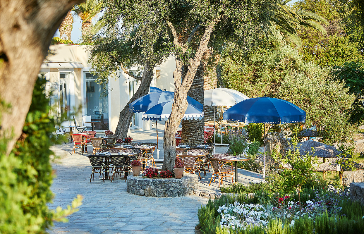 Hotel Grecotel Corfu Imperial Palace restaurants _ bars 1.jpg