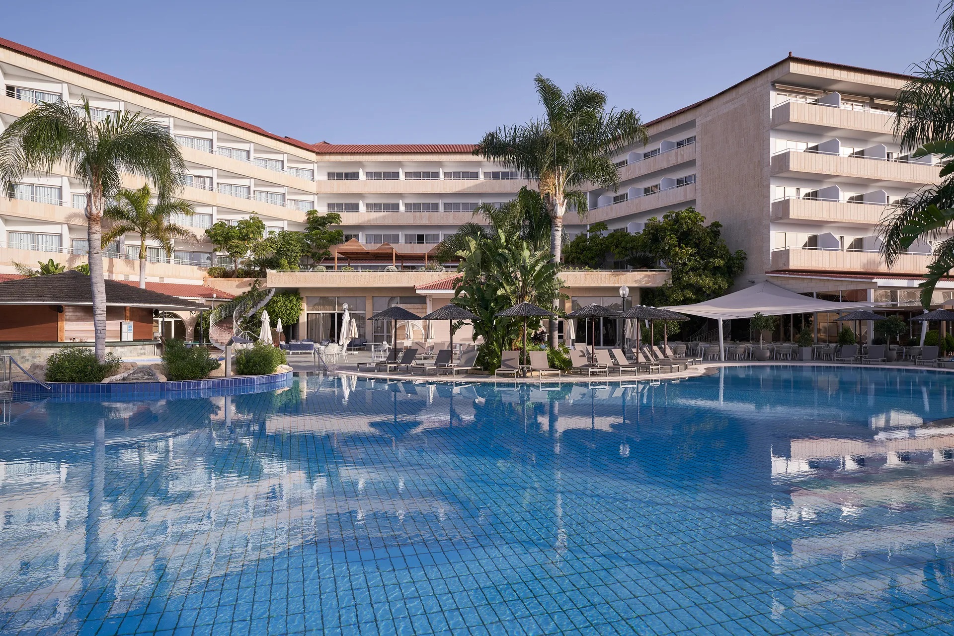 Atlantica Bay Hotel-Hotel spolja.jpg