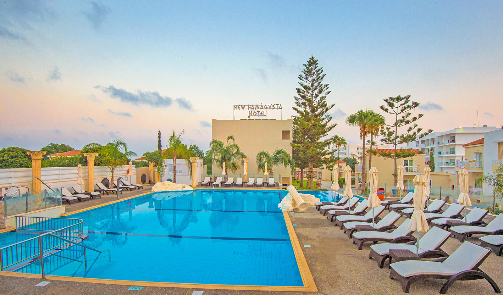 New Famagusta Hotel-Bazen na otvorenom.jpg
