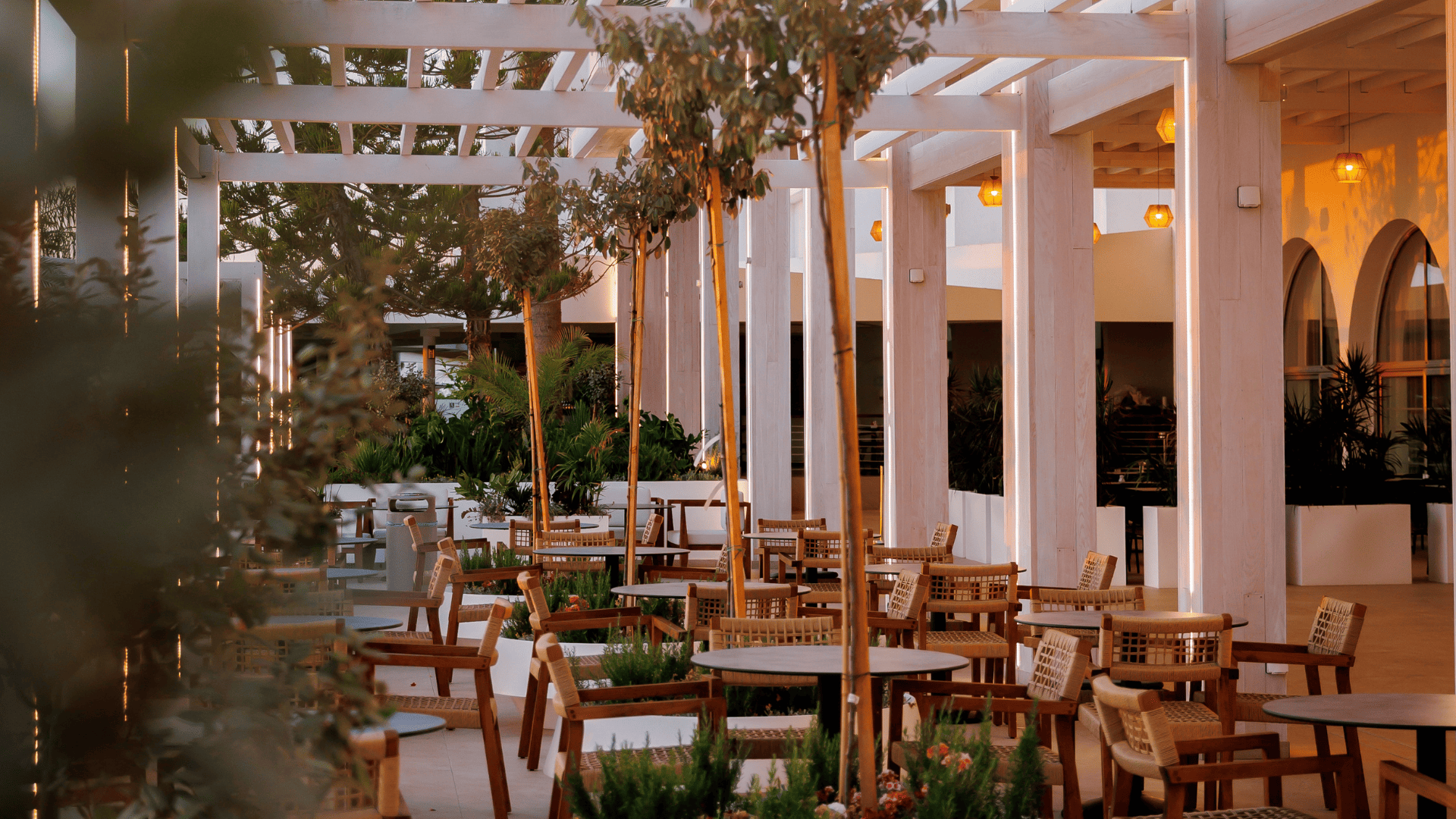 The Golden Coast Beach Hotel-Restoran.png