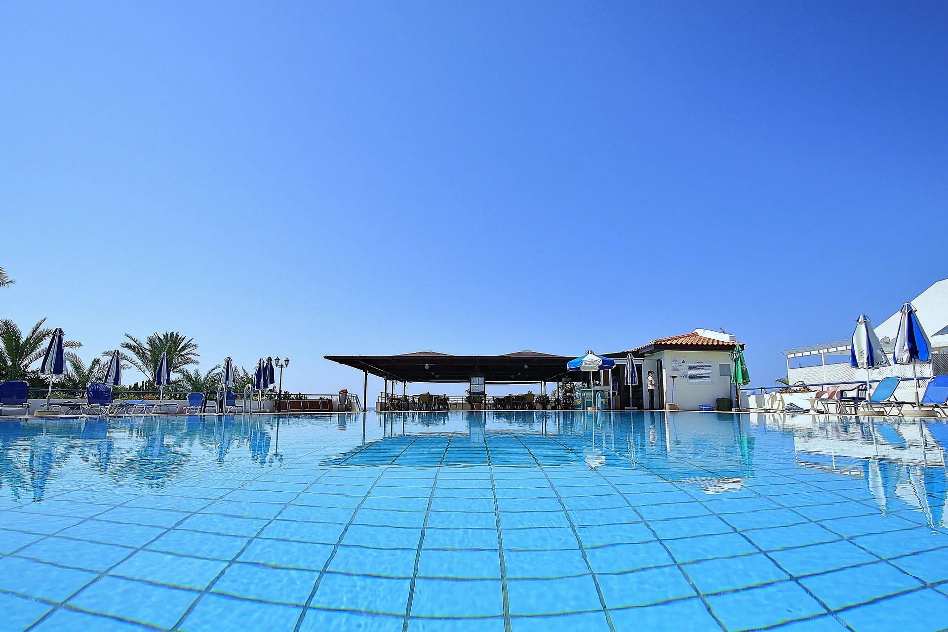 Helios Bay Hotel & Suites-Bazen.jpg