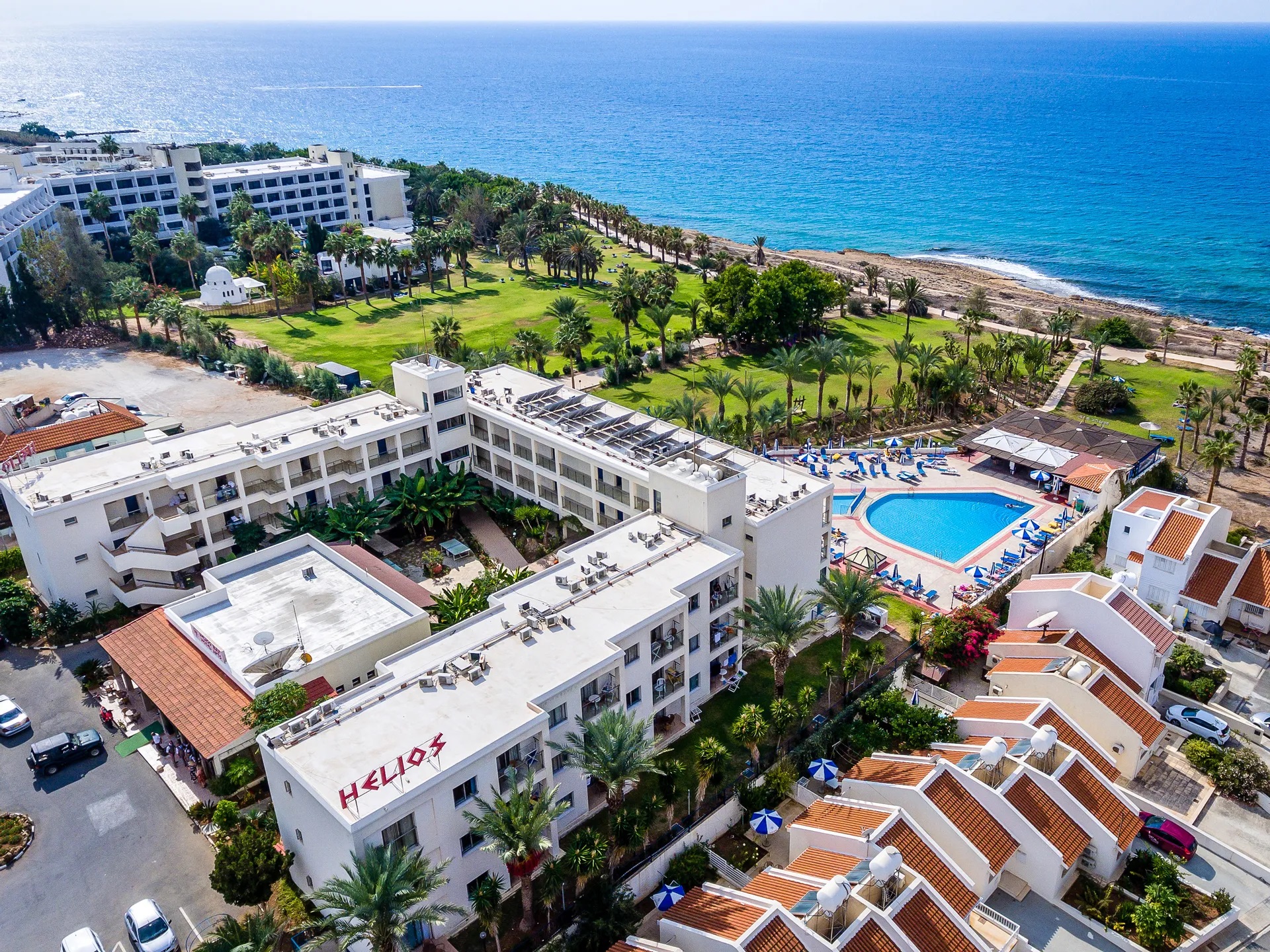 Helios Bay Hotel & Suites-Zgrada hotela.jpg