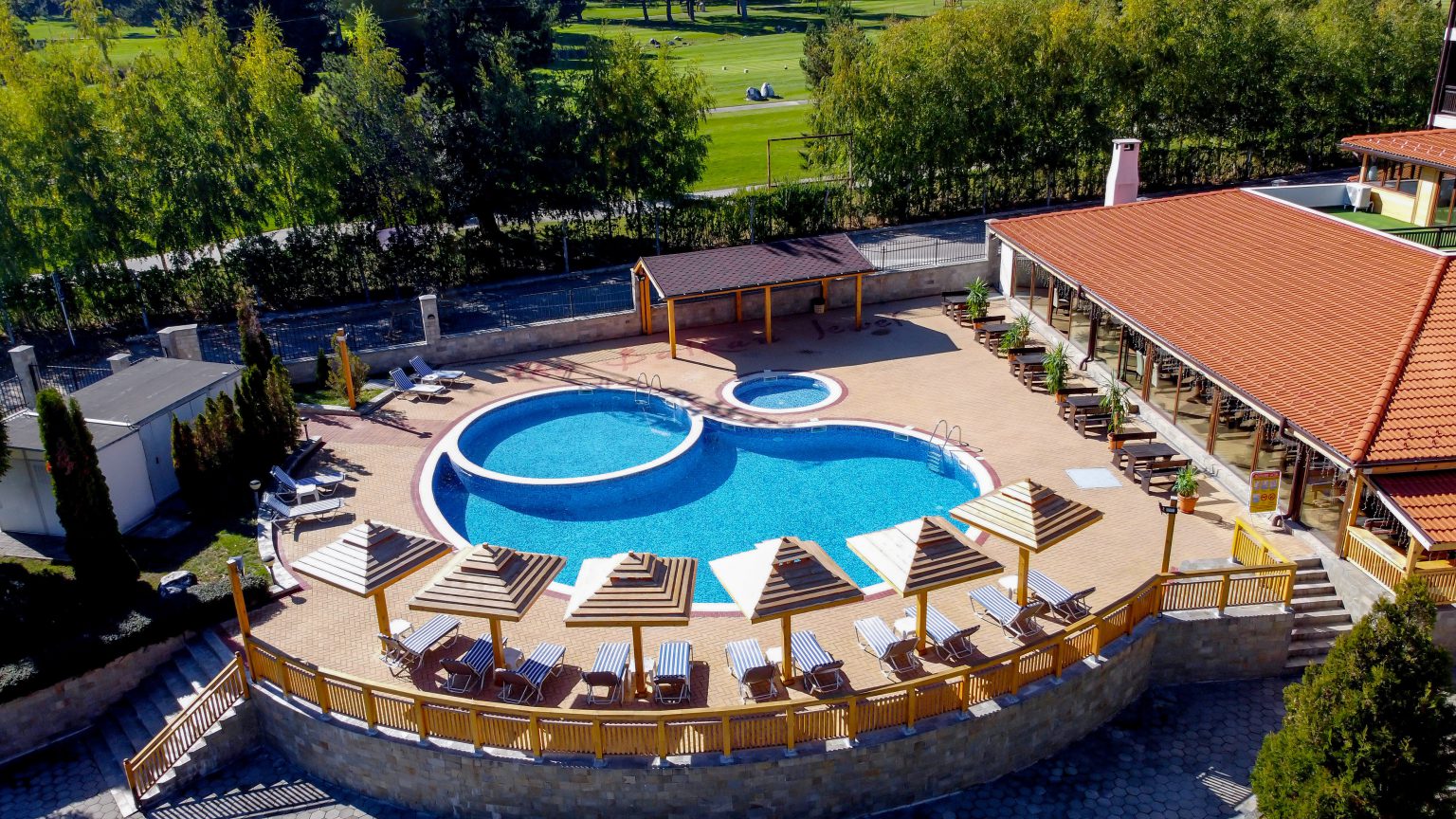 Balkan Jewel hotel - spoljasnji bazen.jpg