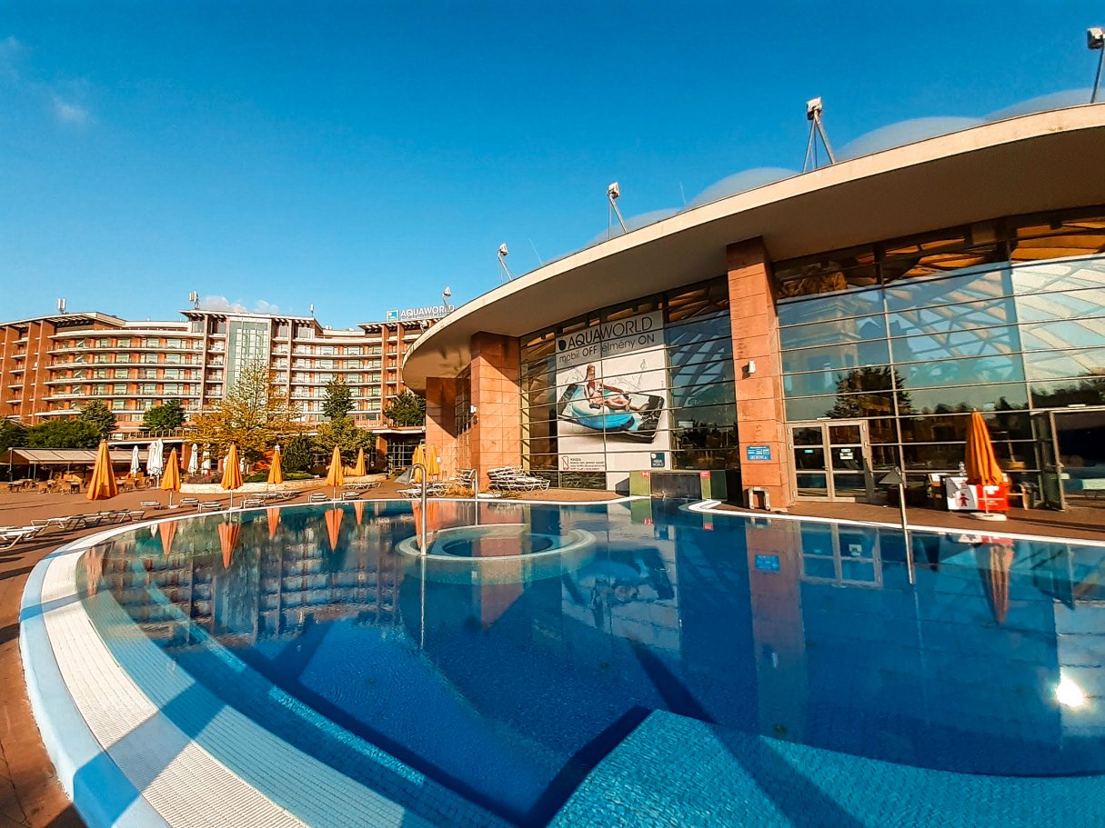Aquaworld Resort Budapest-Aquawolrd spoljasnji bazeni.jpg