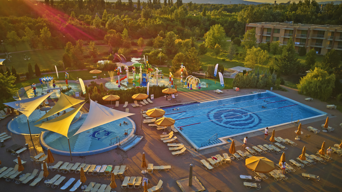 Aquaworld Resort Budapest-Spoljasnji bazeni.jpg